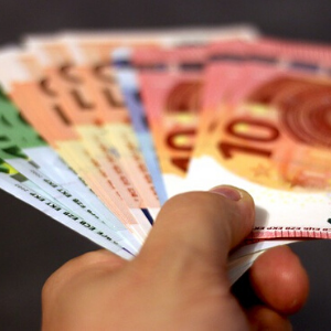 По оценке профсоюзов, минимальная заработная плата в Эстонии – самая высокая в Восточной Европе, но и цены в Эстонии также одни из самых высоких. Фото: Pixabay.com.